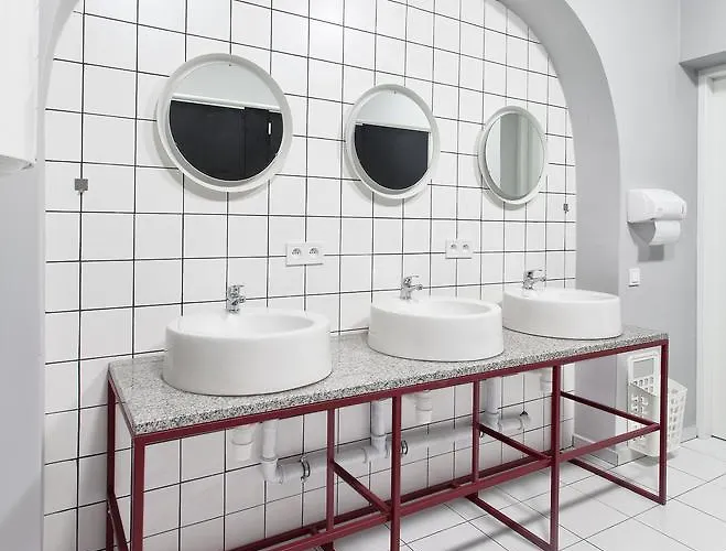 Opera אכסניה *